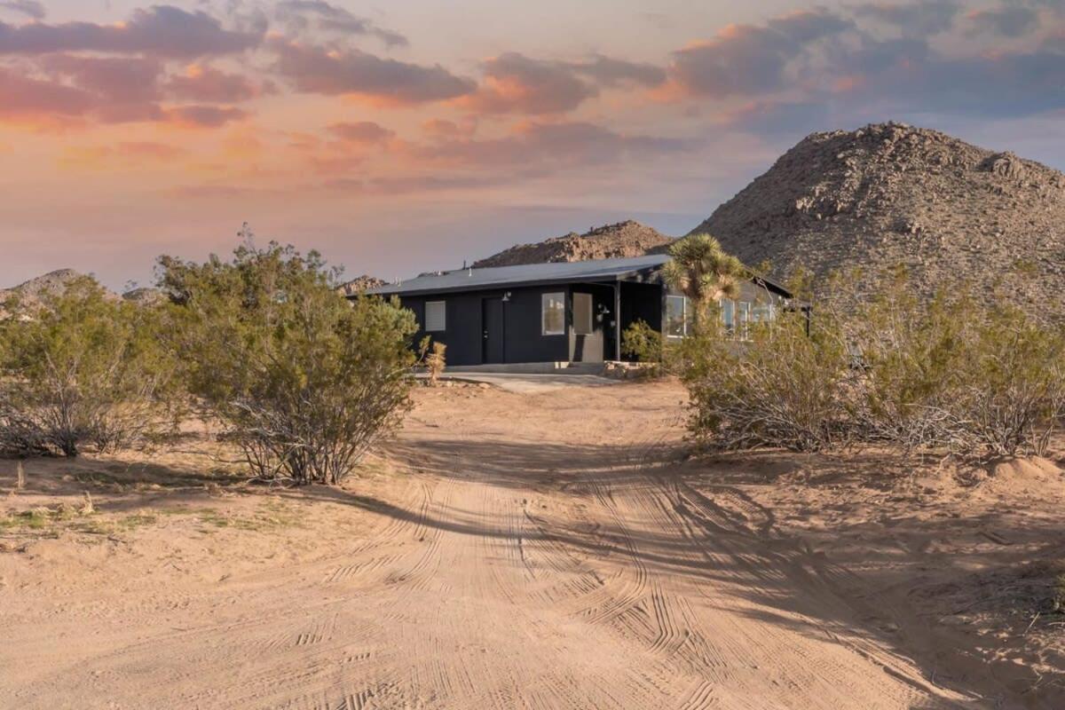 Sacred Haven L Cabin W Cowboy Pool At Park Entrance Joshua Tree Exterior foto